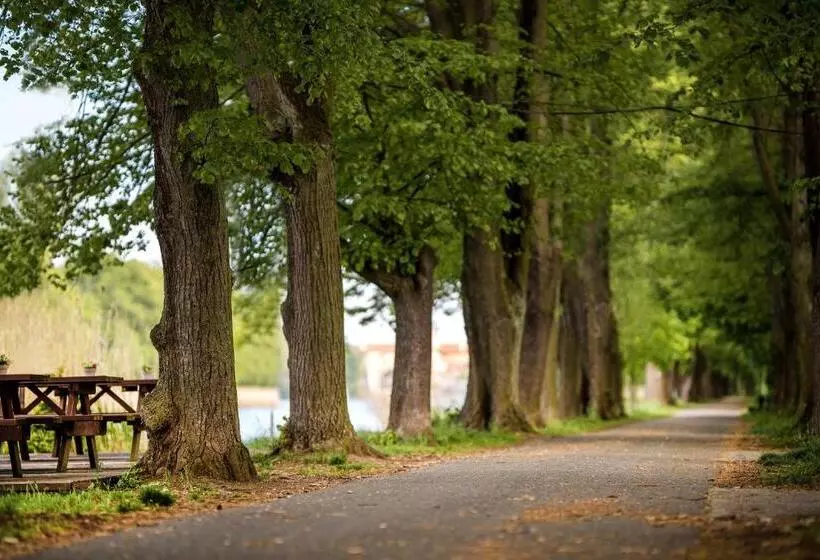 Majatalo Penzion Labska Marina