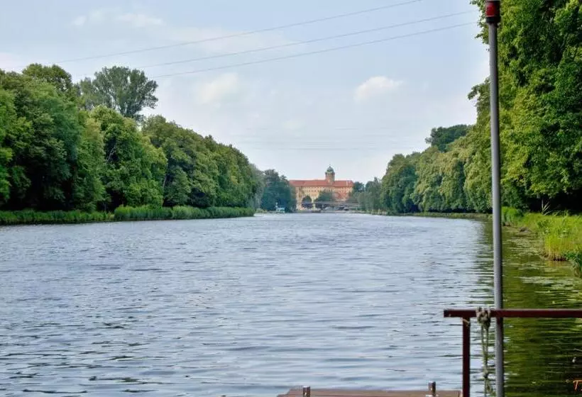 Majatalo Penzion Labska Marina