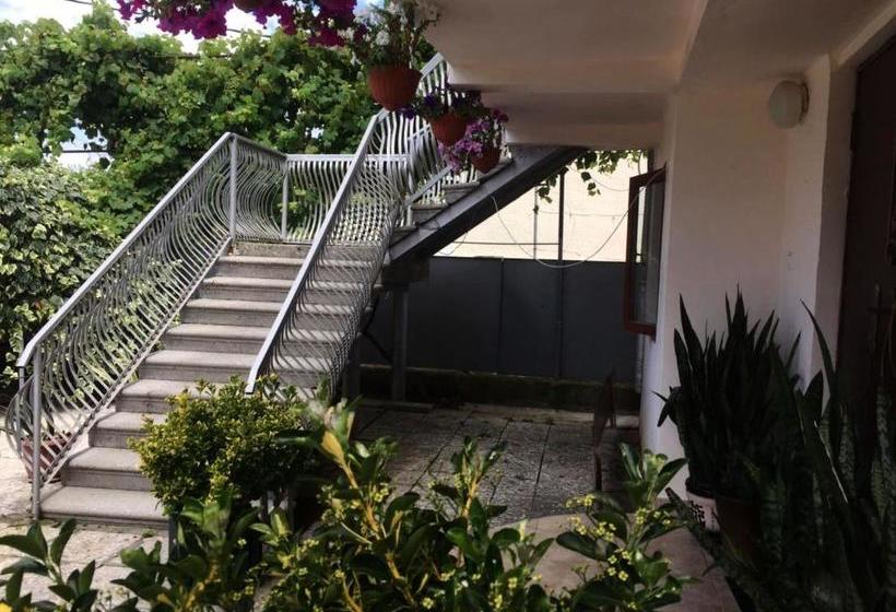 پانسیون Guesthouse On Zheleznodorozhnaya