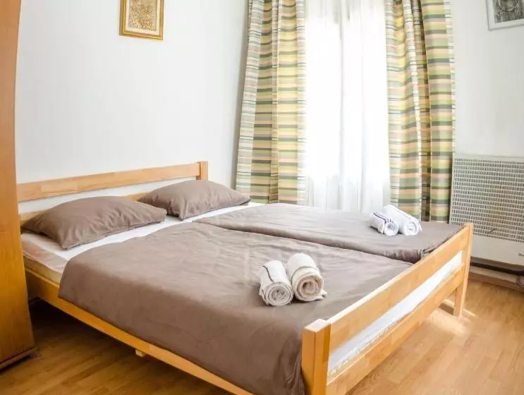 پانسیون Guesthouse Unique