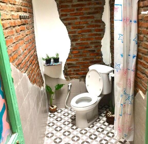 פנסיון Nomore Gallery And Guesthouse