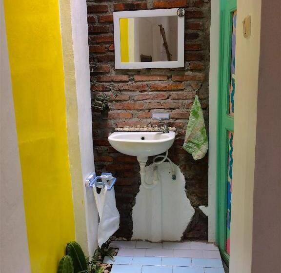 פנסיון Nomore Gallery And Guesthouse