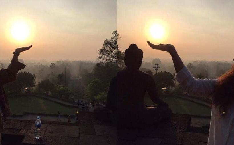 פנסיון Nomore Gallery And Guesthouse