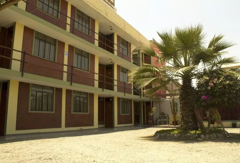 هاستل Hospedaje Montenegro