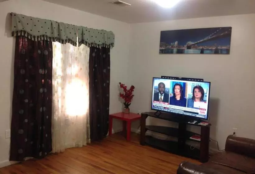 پانسیون Mojoy Homesuites At Runyon