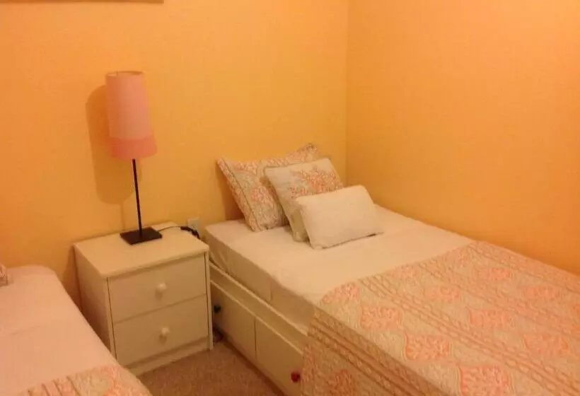 پانسیون Mojoy Homesuites At Runyon