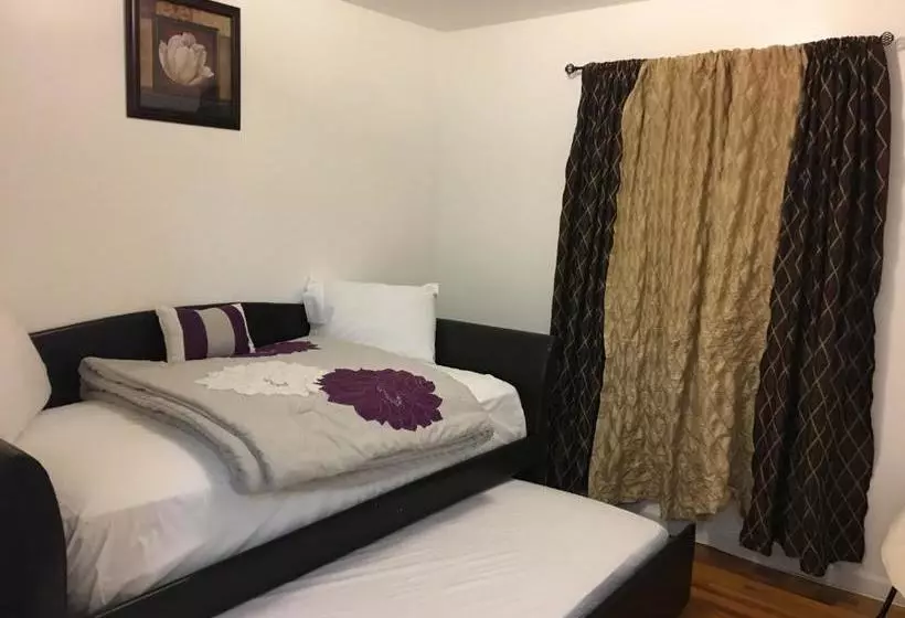 پانسیون Mojoy Homesuites At Runyon