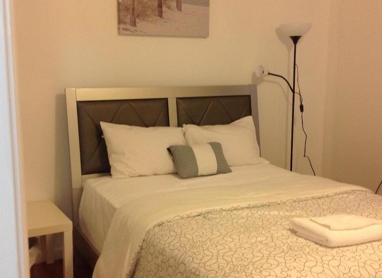 بنسيون Mojoy Homesuites At Runyon