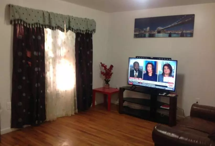 پانسیون Mojoy Homesuites At Runyon