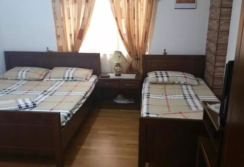 ペンション Berberi Guest House