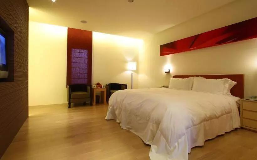 پانسیون Elan Motel