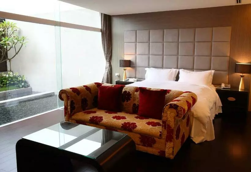 پانسیون Elan Motel