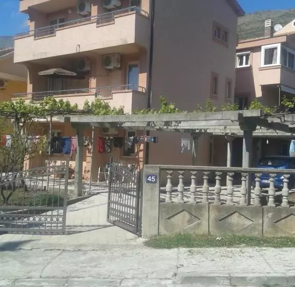 پانسیون Guesthouse Lautasevic