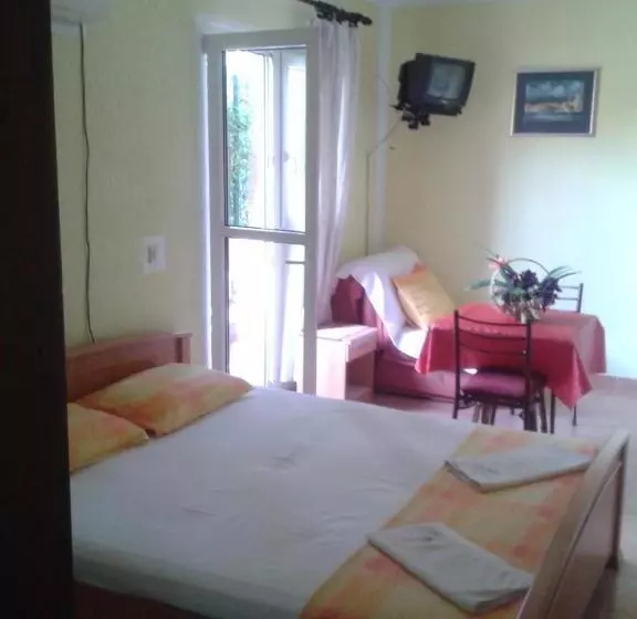 پانسیون Guesthouse Lautasevic