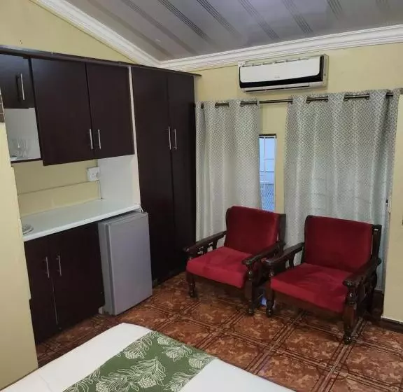 پانسیون Tshedza Guest House