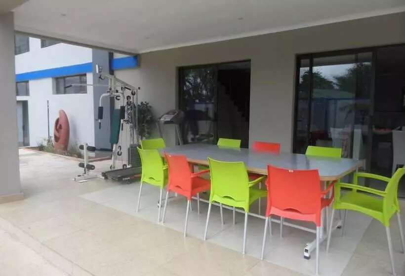 پانسیون Tshedza Guest House