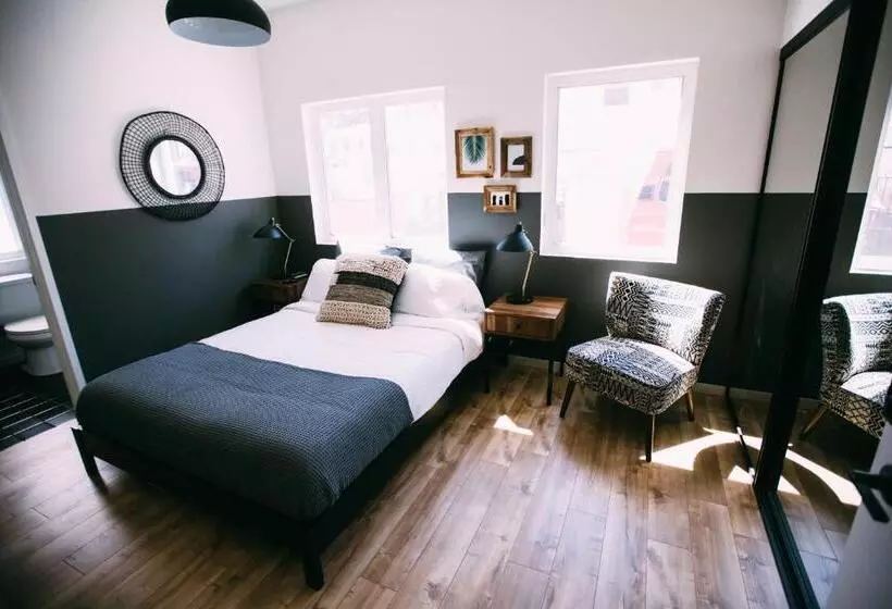 ユースホステル Noon On Sunset Hill