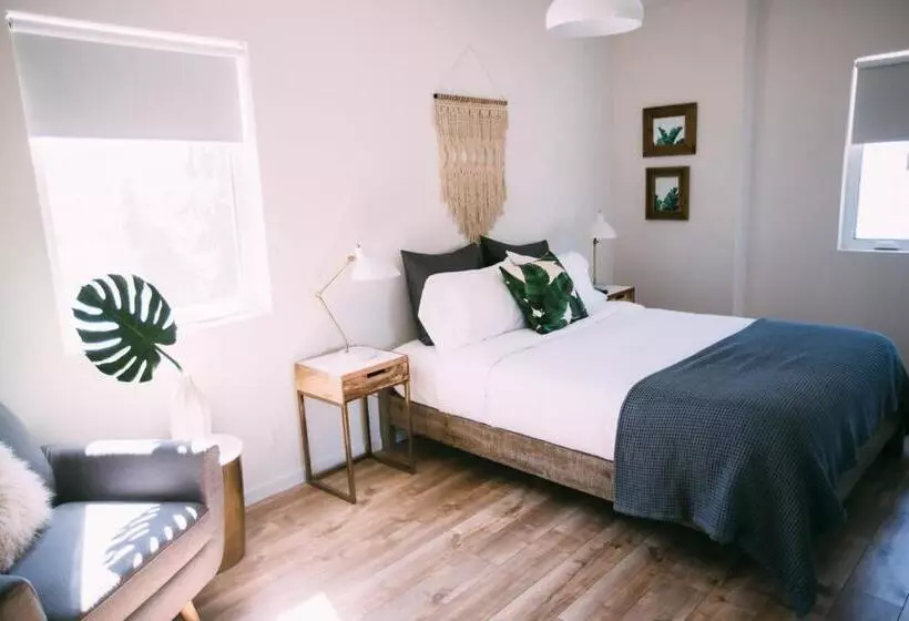 ユースホステル Noon On Sunset Hill