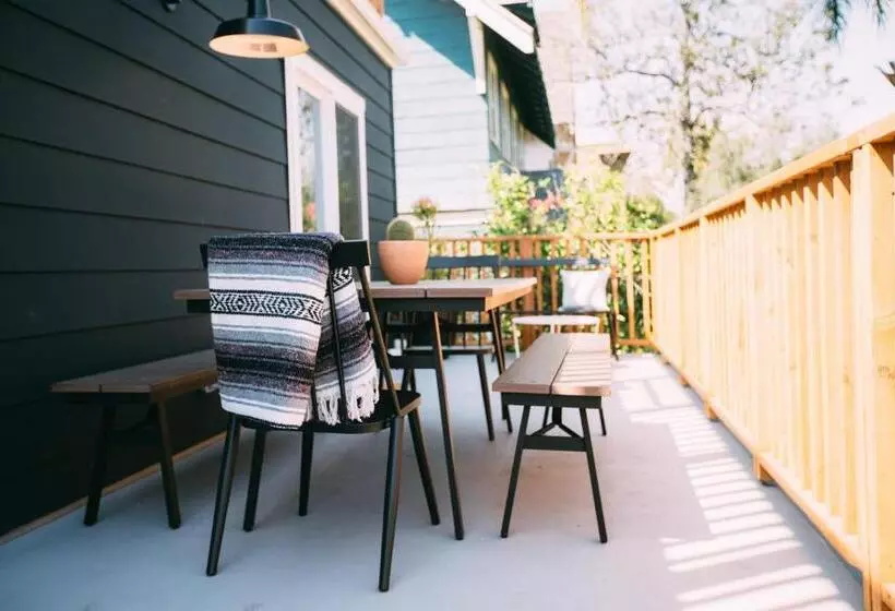 ユースホステル Noon On Sunset Hill