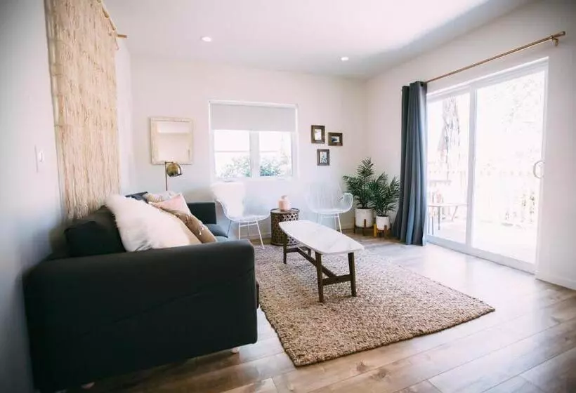 ユースホステル Noon On Sunset Hill