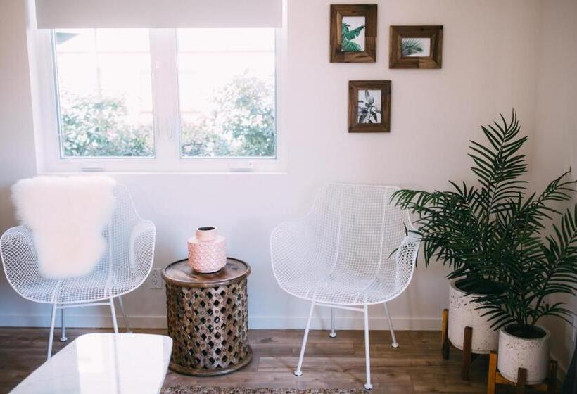 فندق صغير Noon On Sunset Hill