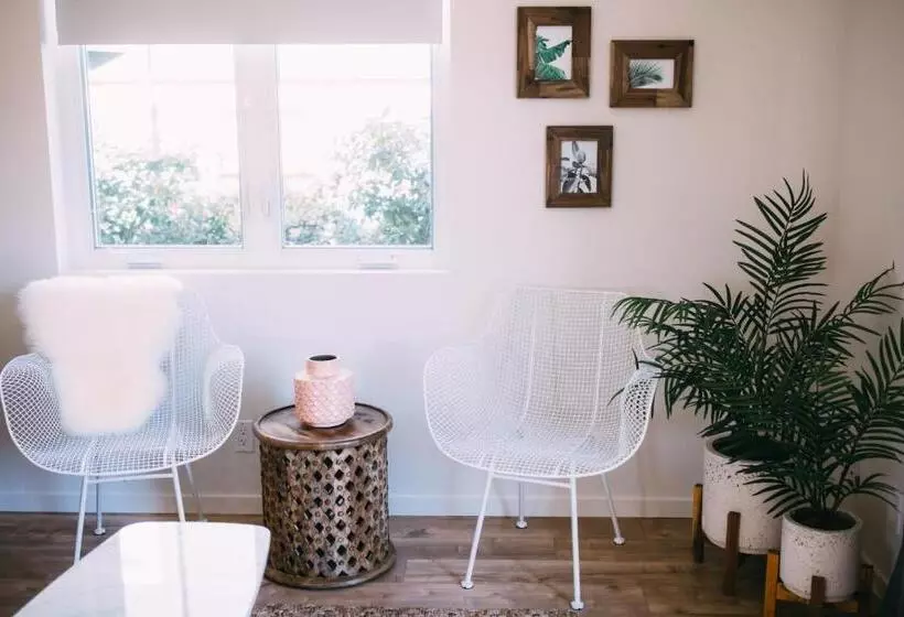 ユースホステル Noon On Sunset Hill