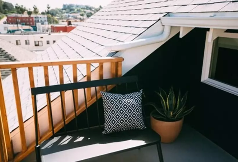 ユースホステル Noon On Sunset Hill