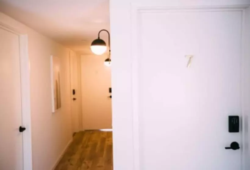 ユースホステル Noon On Sunset Hill