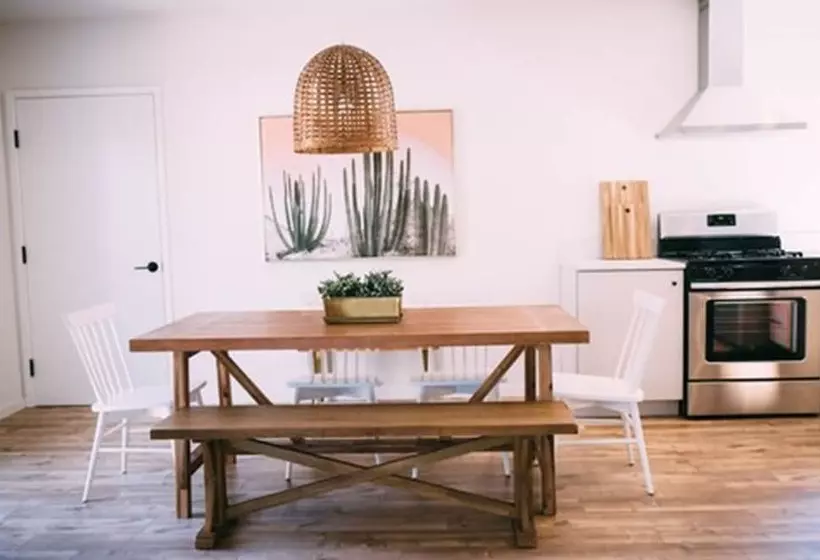 ユースホステル Noon On Sunset Hill