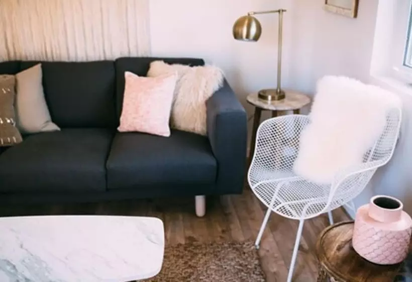 ユースホステル Noon On Sunset Hill