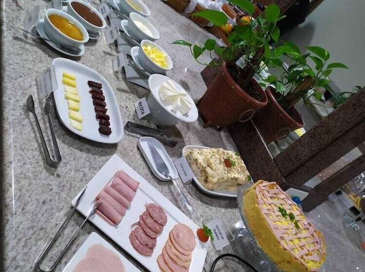 Center Hotel Cambará