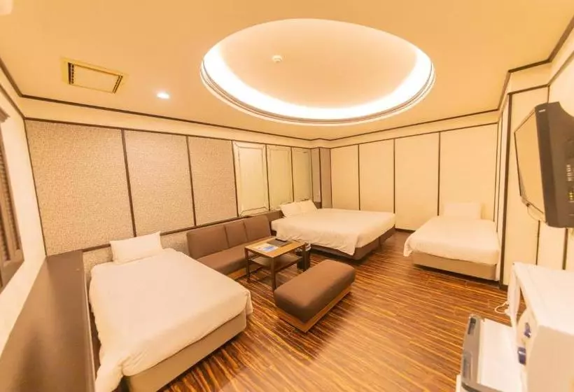 Hotelli Ginowan Crystal