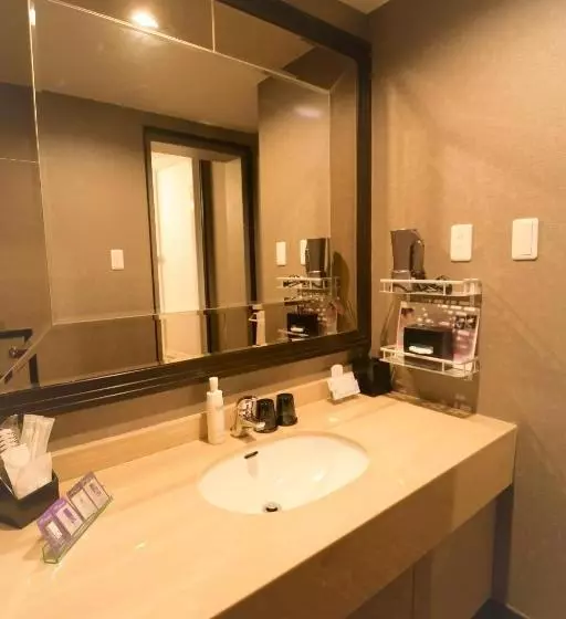 Hotelli Ginowan Crystal