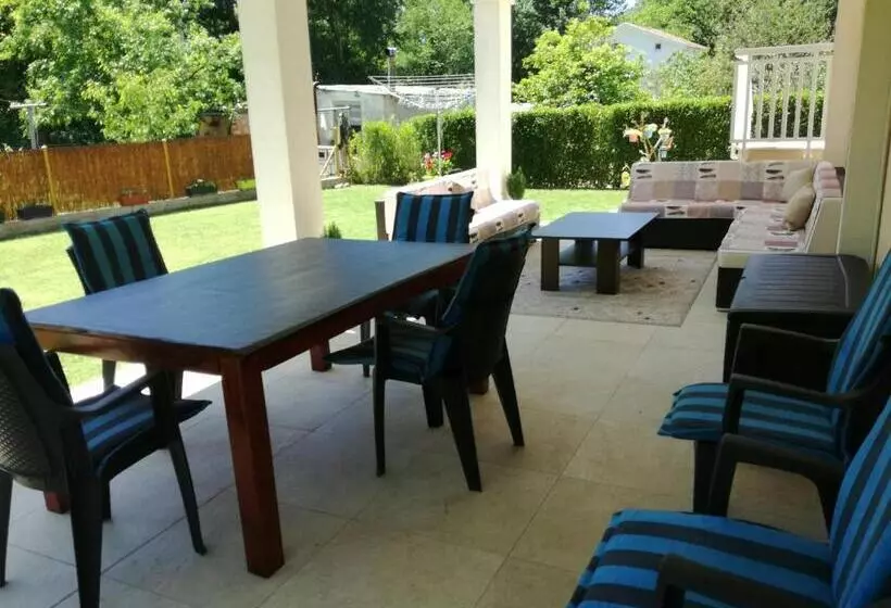 پانسیون Riverside Guesthouse