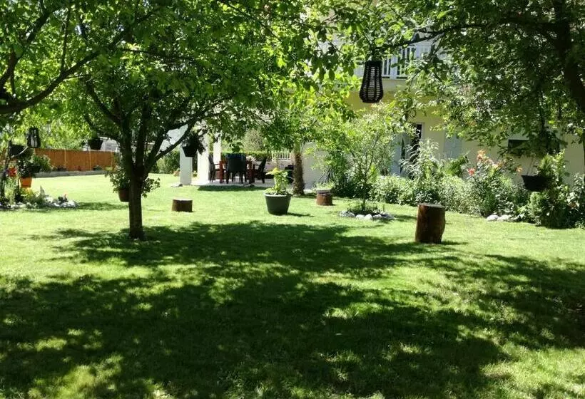 پانسیون Riverside Guesthouse