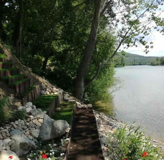 پانسیون Riverside Guesthouse