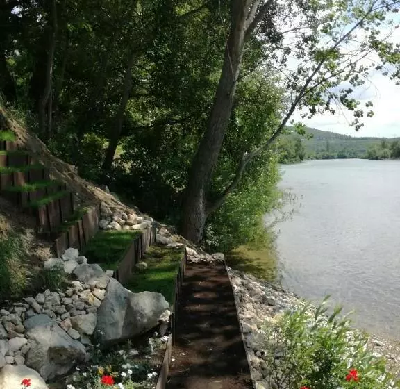 پانسیون Riverside Guesthouse