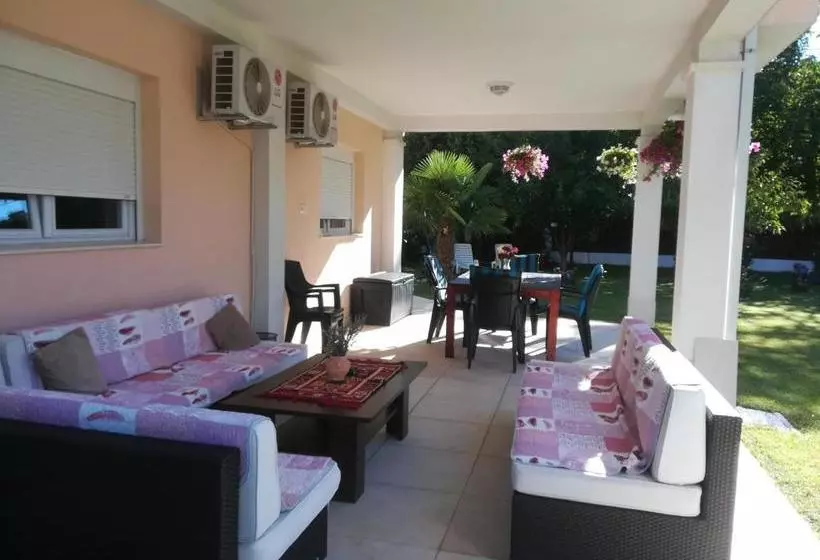 پانسیون Riverside Guesthouse