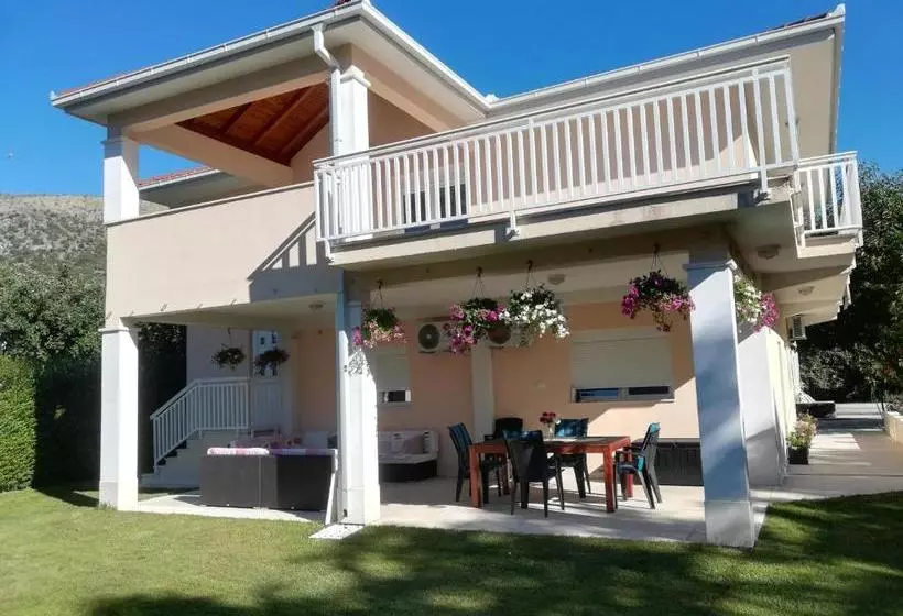 پانسیون Riverside Guesthouse