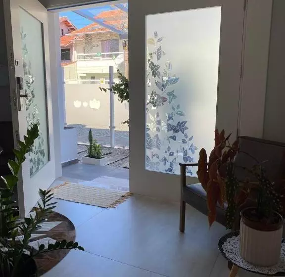 Majatalo Bouganville Guest House Bc