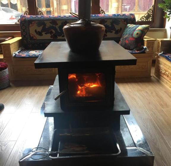 פנסיון Zangmei Inn