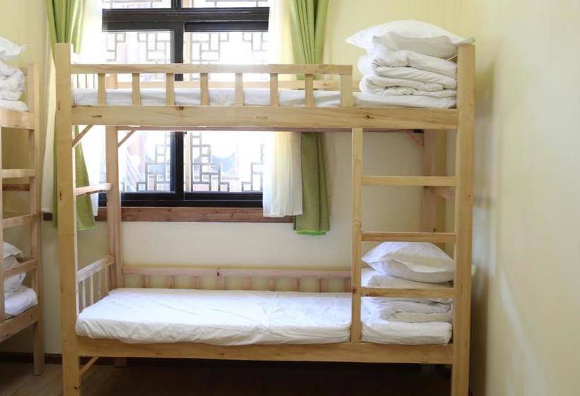 פנסיון Zangmei Inn