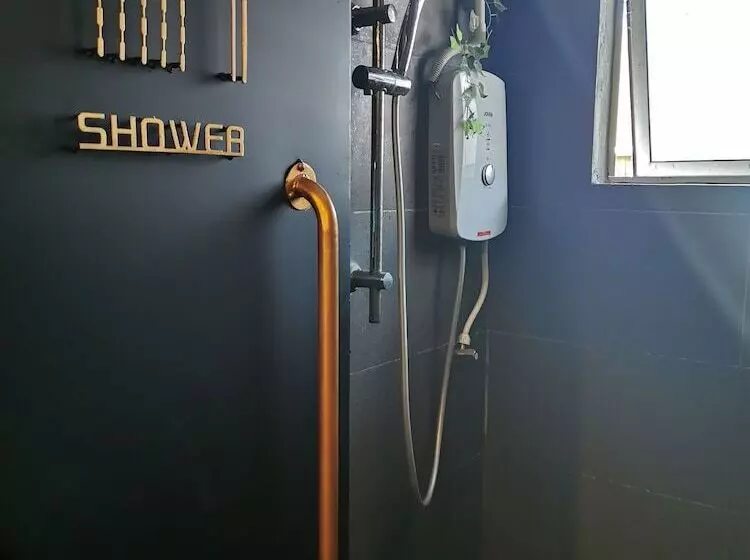 هتل کپسول Aloha Capsule Hostel
