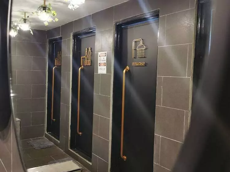 هتل کپسول Aloha Capsule Hostel