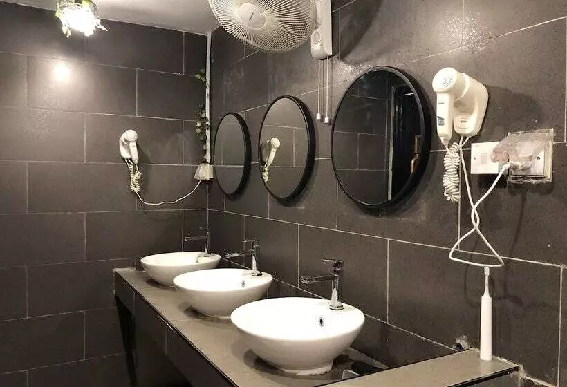 هتل کپسول Aloha Capsule Hostel