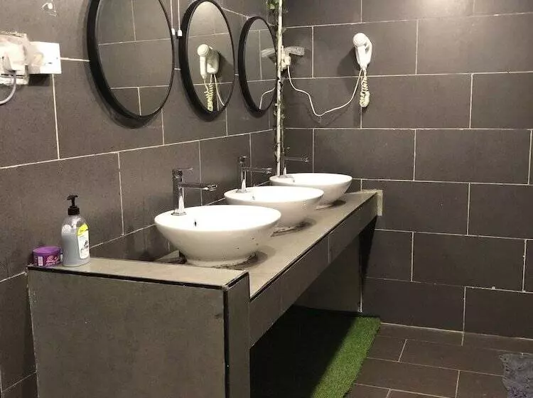هتل کپسول Aloha Capsule Hostel
