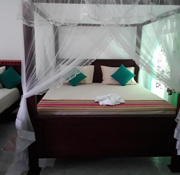 펜션 Akurala Beach Park