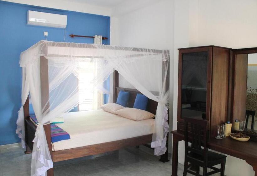 펜션 Akurala Beach Park