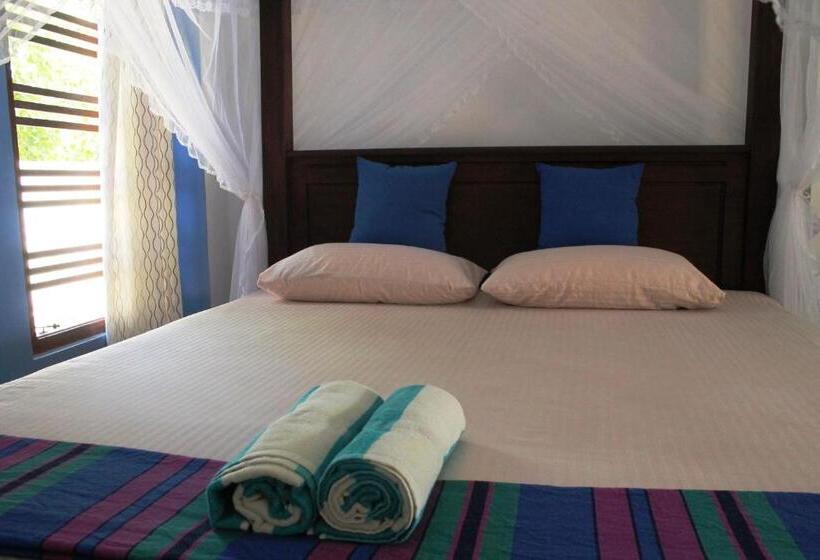 펜션 Akurala Beach Park