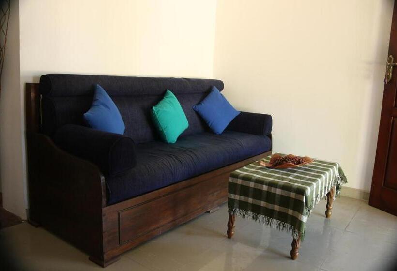 펜션 Akurala Beach Park